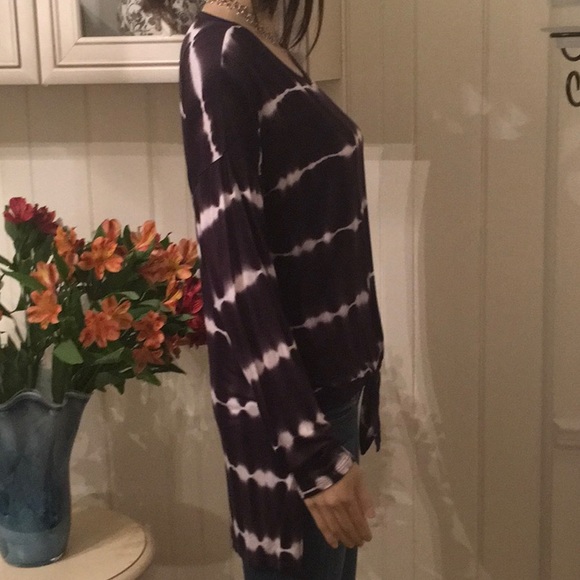 SILKY SOFT HIGH~LO PATTERN BACK LONGER THAN FRONT TOP - Picture 5 of 10